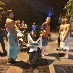 สุดเคว้งหนาวสั่น! สองหนุ่มเล่นน้ำ กลับมาอีกที ของหายเกลี้ยง เหลือแต่กางเกงใน!