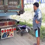 เพื่อนรู้ข่าวช็อก! หนุ่มขี่รถข้ามอำเภอมาหาทุกวัน แต่วันนี้ชนสิบล้อดับกลางทาง(คลิป)