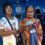ชาวบ้าน แห่รับเงิน บัตรคนจน 'ผู้สูงอายุ' สับสน กำหนดวันตามคิว - กด 'เอทีเอ็ม' ไม่เป็น