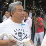 ลูกหลาน 15 คน พร้อมใจบวชให้ พ่อดม เคลื่อนศพขึ้นเมรุลอย 5 ยอด เผาเย็นนี้