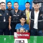 หนุ่มซุกไอซ์ แสดงไม่เนียน เห็นตร.มีพิรุธ สุดท้ายไม่รอด ค้นเจอเต็มกางเกง