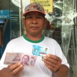แห่กดเงิน 500 บาท ที่รัฐบาลมอบให้ ชาวบ้านขอบคุณ "บิ๊กตู่" ที่ไม่ลืมคนจน