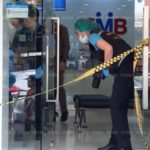 อุกอาจก่อนปีใหม่ ! โจรบุกแบงก์กลางกรุง ขู่มีทั้งปืน-ระเบิด ชิงเงินกว่า 1 แสนหนี