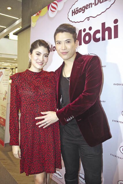 ‘ป๊อก’อดใจรอไม่ไหวลุ้นวันลูกคลอด ‘มาร์กี้’ฝึกความเป็นแม่รับมือ‘ฝาแฝด’