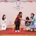 นาทีสุดประทับใจ พระองค์ภาฯ ยื่นพระหัตถ์ ให้สมาชิก BNK48 ตรัสขำ ไม่คิดเงิน