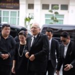 ‘อ้อม’สุดกลั้น ร่ำไห้ส่ง พ่อเปี๊ยก พิศาล คนบันเทิงร่วมอาลัย (ภาพชุด)