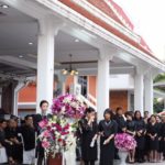 ‘อ้อม’สุดกลั้น ร่ำไห้ส่ง พ่อเปี๊ยก พิศาล คนบันเทิงร่วมอาลัย (ภาพชุด)