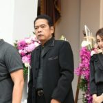 ‘อ้อม’สุดกลั้น ร่ำไห้ส่ง พ่อเปี๊ยก พิศาล คนบันเทิงร่วมอาลัย (ภาพชุด)