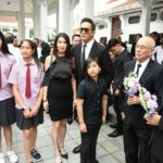 ‘อ้อม’สุดกลั้น ร่ำไห้ส่ง พ่อเปี๊ยก พิศาล คนบันเทิงร่วมอาลัย (ภาพชุด)