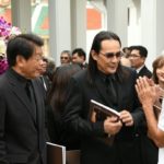 ‘อ้อม’สุดกลั้น ร่ำไห้ส่ง พ่อเปี๊ยก พิศาล คนบันเทิงร่วมอาลัย (ภาพชุด)