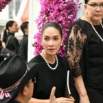 ‘อ้อม’สุดกลั้น ร่ำไห้ส่ง พ่อเปี๊ยก พิศาล คนบันเทิงร่วมอาลัย (ภาพชุด)
