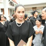 ‘อ้อม’สุดกลั้น ร่ำไห้ส่ง พ่อเปี๊ยก พิศาล คนบันเทิงร่วมอาลัย (ภาพชุด)