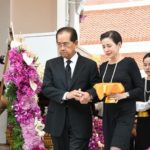 ‘อ้อม’สุดกลั้น ร่ำไห้ส่ง พ่อเปี๊ยก พิศาล คนบันเทิงร่วมอาลัย (ภาพชุด)