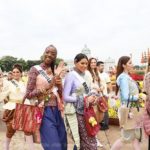 สวยสง่า! สาวงาม มิสยูนิเวิร์ส2018 สวมใส่ชุดไทยสมัย ร.5 เที่ยวชมงาน อุ่นไอรักฯ