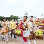 สวยสง่า! สาวงาม มิสยูนิเวิร์ส2018 สวมใส่ชุดไทยสมัย ร.5 เที่ยวชมงาน อุ่นไอรักฯ