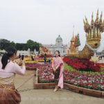 สวยสง่า! สาวงาม มิสยูนิเวิร์ส2018 สวมใส่ชุดไทยสมัย ร.5 เที่ยวชมงาน อุ่นไอรักฯ