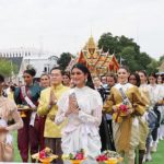 สวยสง่า! สาวงาม มิสยูนิเวิร์ส2018 สวมใส่ชุดไทยสมัย ร.5 เที่ยวชมงาน อุ่นไอรักฯ