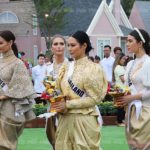 สวยสง่า! สาวงาม มิสยูนิเวิร์ส2018 สวมใส่ชุดไทยสมัย ร.5 เที่ยวชมงาน อุ่นไอรักฯ