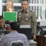 พ่อวัย60 สุดช้ำ โดนจับเพราะ ลูกชายตัวแสบ เพิ่งพ้นคุก แอบเอายาบ้ามาซุกไว้ในบ้าน