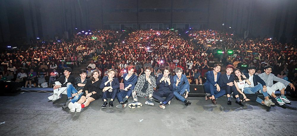 แฟนฟินขั้นสุดกับ8หนุ่มซีรีส์‘บังเอิญรัก’