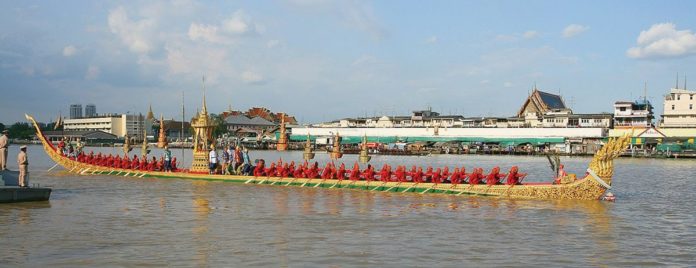 เรือพระที่นั่งงานอุ่นไอรัก