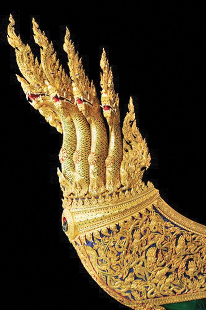 เรือพระที่นั่งงานอุ่นไอรัก