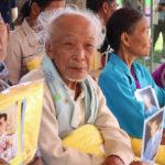 สมเด็จพระเจ้าอยู่หัว โปรดเกล้าฯให้องคมนตรี ตรวจเยี่ยมร.ร.ที่สังขละบุรี