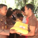 สมเด็จพระเจ้าอยู่หัว โปรดเกล้าฯให้องคมนตรี ตรวจเยี่ยมร.ร.ที่สังขละบุรี