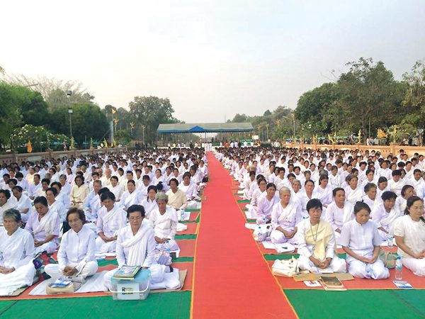 ปฏิบัติธรรมวันมาฆบูชาไหว้พระบรมธาตุนาดูน