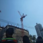 ด่วน! ระทึกคอนโดดังกลางกรุง เครนยักษ์ถล่มพังเละ ทับบาดเจ็บระนาว