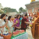 ปฏิบัติธรรมวันมาฆบูชาไหว้พระบรมธาตุนาดูน