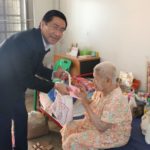 มูลนิธิป่อเต็กตึ๊ง มอบอั่งเปาให้คนชรา เนื่องในเทศกาลตรุษจีน