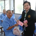 มูลนิธิป่อเต็กตึ๊ง มอบอั่งเปาให้คนชรา เนื่องในเทศกาลตรุษจีน