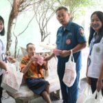 มูลนิธิป่อเต็กตึ๊ง มอบอั่งเปาให้คนชรา เนื่องในเทศกาลตรุษจีน