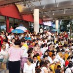 พม่านับพันพรึ่บสโมสรตำรวจ รอฟังเทศนาธรรม ครูบาบุญชุ่ม เย็นนี้!