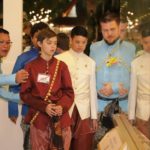 ปีติ "พระองค์ที" ทรงนำพระสหายทัศนศึกษาวังบางปะอิน ชมงาน "อุ่นไอรักฯ"