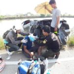 สนั่นกลางแยก! หนุ่มใหญ่ขับเก๋ง ถูกกระบะพุ่งชน แม่-หลาน ร่างกระเด็น ดับ2 สาหัส3