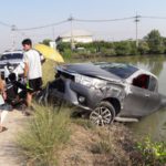 สนั่นกลางแยก! หนุ่มใหญ่ขับเก๋ง ถูกกระบะพุ่งชน แม่-หลาน ร่างกระเด็น ดับ2 สาหัส3