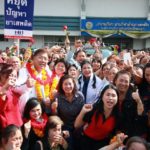 หญิงหน่อยมาแล้ว! โดดขึ้นกระบะปราศรัย ลั่นเดือดไม่กลัว หลังโดนล้มเวที! (คลิป)