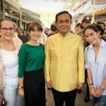 "พลอย" ปลื้มสุดๆ ไปไหว้ศาลหลักเมือง โพสต์เจอ ท่านนายกฯ ขวัญใจคนไทย-รีบขอถ่ายรูป
