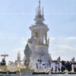 ขบวนสรีรสังขาร หลวงพ่อคูณ เคลื่อนถึงเมรุลอย ปชช.เฝ้ารอกราบสักการะ (ภาพชุด)