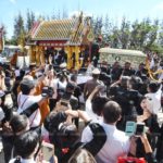 ขบวนสรีรสังขาร หลวงพ่อคูณ เคลื่อนถึงเมรุลอย ปชช.เฝ้ารอกราบสักการะ (ภาพชุด)
