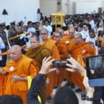 ขบวนสรีรสังขาร หลวงพ่อคูณ เคลื่อนถึงเมรุลอย ปชช.เฝ้ารอกราบสักการะ (ภาพชุด)