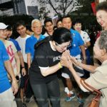 แฟนๆส่งเสียงเชียร์! 'หญิงหน่อย-ชัชชาติ' ออกกำลังกายสวนลุม หนุนใช้น้ำมันบี 100