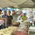 "อย่าดูถูกประชาชน" หนุ่มชูป้ายใส่หน้า 'สุเทพ'กลางตลาดชัยนาท เผยเจอทุกจังหวัด