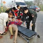 หมอกลงจัด! เด็กชายม.3 รีบขับจยย.ไปโรงเรียน พุ่งชนฟอร์จูนเนอร์กลางสี่แยก