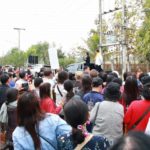 อบจ.พะเยาสั่งเลิกด่วน! เวทีปราศรัย พรรคเพื่อไทย กองเชียร์ไม่ยอม แห่ล้อมรอพรึ่บ!