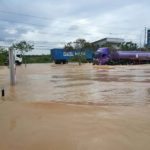 พิษ ‘ปาบึก’ ฝนถล่มชุมพรอ่วม น้ำท่วมหนักสายเอเชีย รถเล็กไม่สามารถผ่านได้