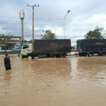 พิษ ‘ปาบึก’ ฝนถล่มชุมพรอ่วม น้ำท่วมหนักสายเอเชีย รถเล็กไม่สามารถผ่านได้