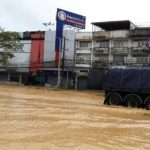 พิษ ‘ปาบึก’ ฝนถล่มชุมพรอ่วม น้ำท่วมหนักสายเอเชีย รถเล็กไม่สามารถผ่านได้